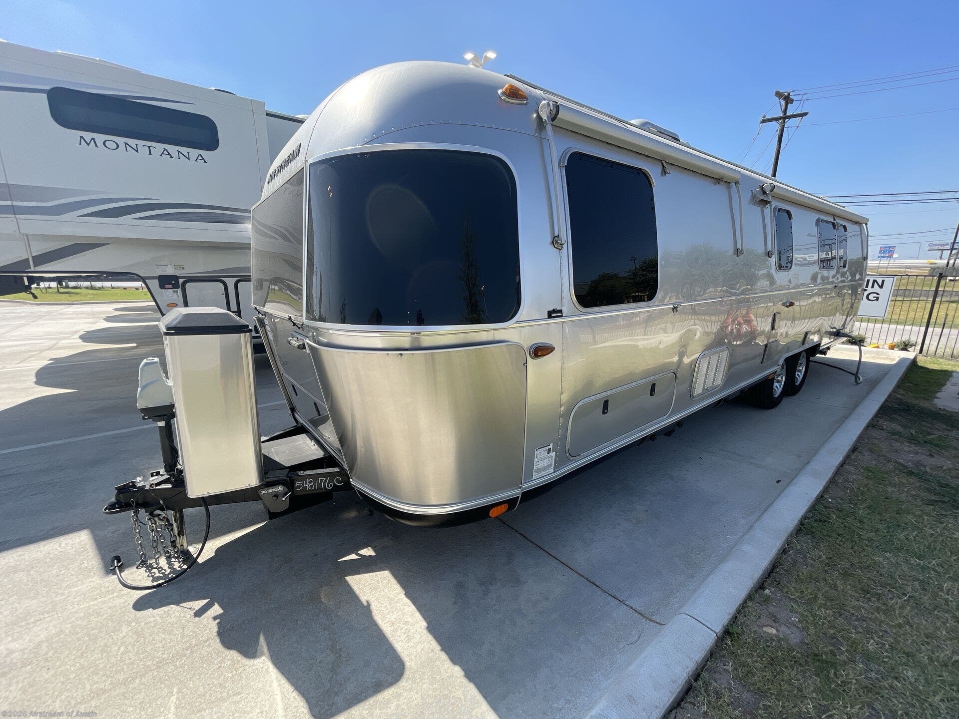 Used 2019  Airstream Classic 30RB Twin by Airstream from Airstream of Austin in Buda, TX