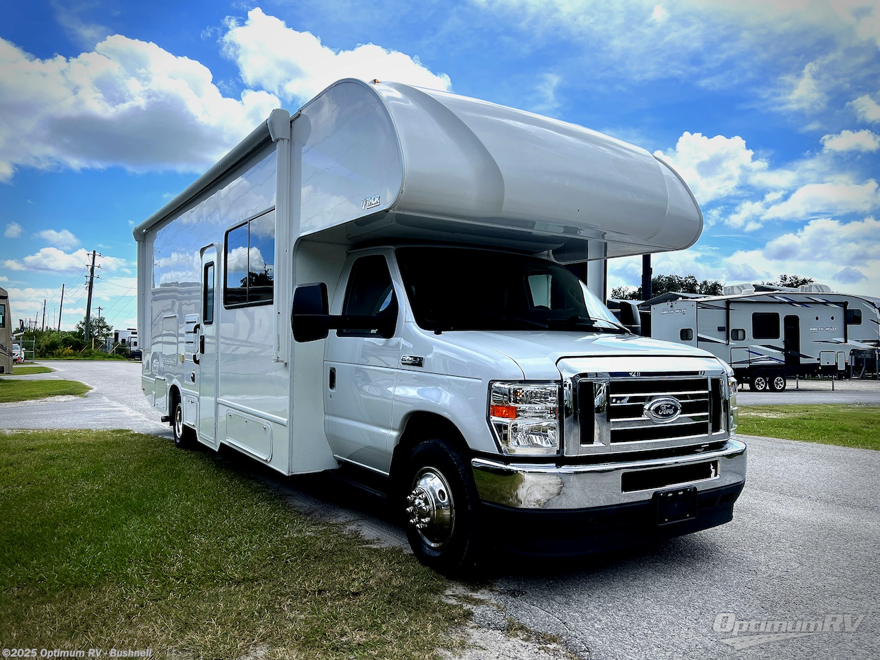 Used 2021 Thor  Chateau 27R available in Bushnell, Florida