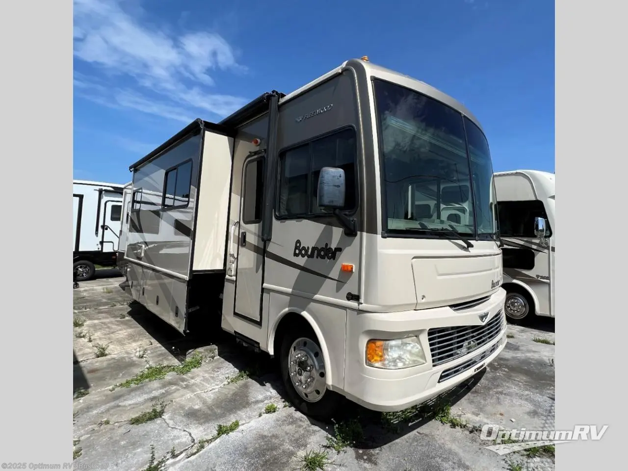 Used 2008 Fleetwood Bounder 38P available in Bushnell, Florida
