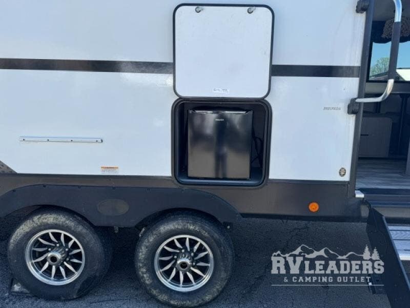 Used 2024 Dutchmen Kodiak Ultimate 2921FKDS available in Adamsburg, Pennsylvania