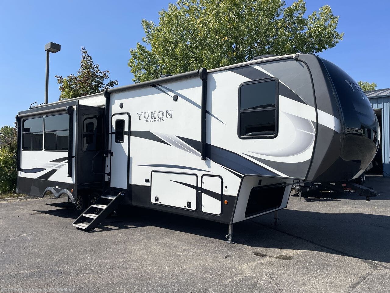 Used 2022 Dutchmen Yukon 320RL available in Midland, Michigan