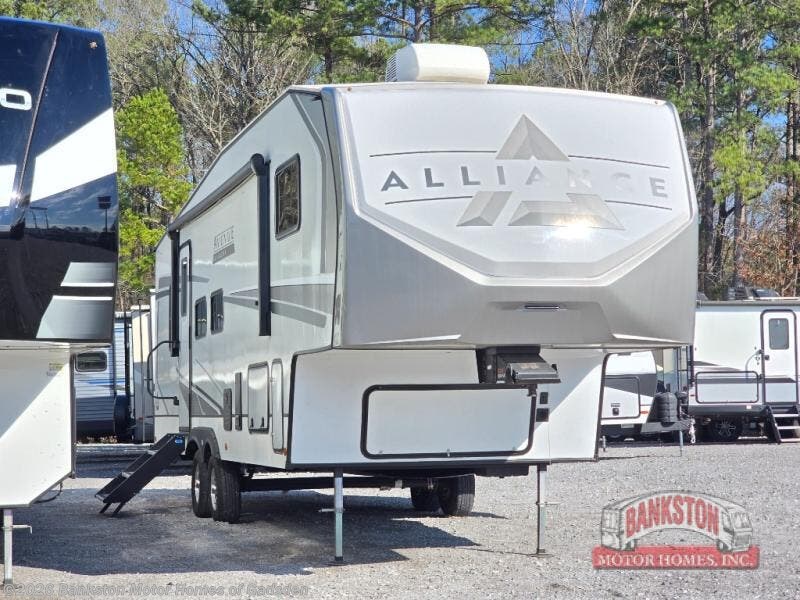 Used 2024 Alliance RV Avenue All-Access 28BH available in Attalla, Alabama