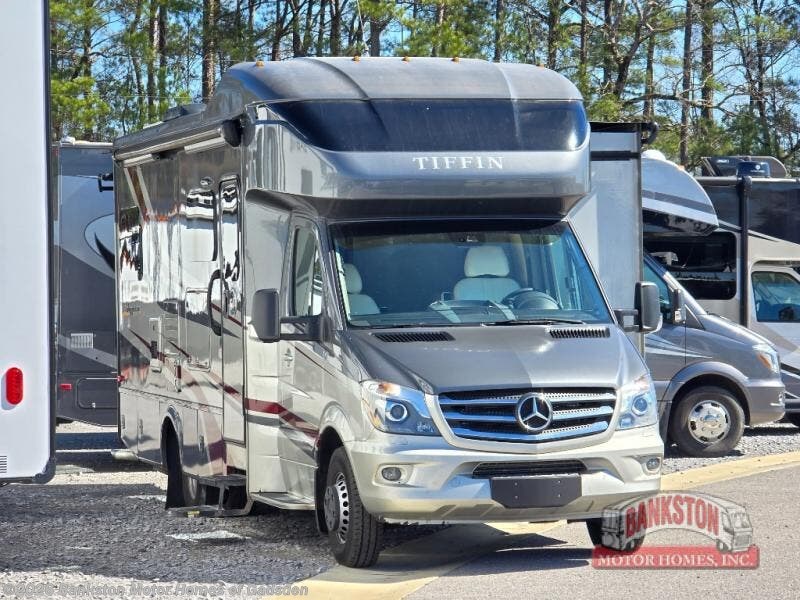 Used 2019 Tiffin Wayfarer 25 QW available in Attalla, Alabama