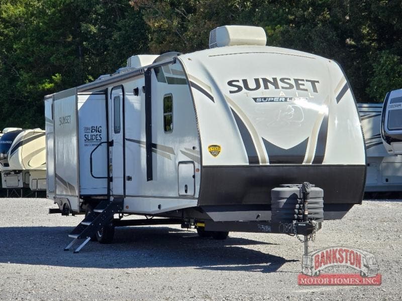 Used 2024 CrossRoads Sunset Trail SS331BH available in Attalla, Alabama