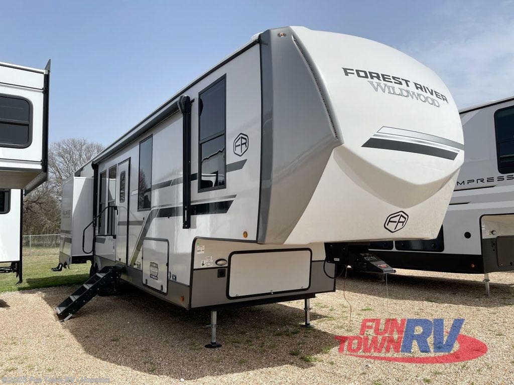 New 2025 Forest River Wildwood Heritage Glen 38VERANDA available in Wharton, Texas
