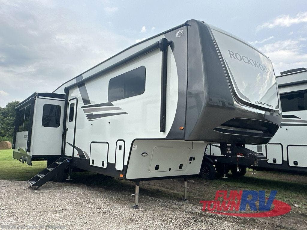 New 2026 Forest River Rockwood Signature 405SBH available in Wharton, Texas