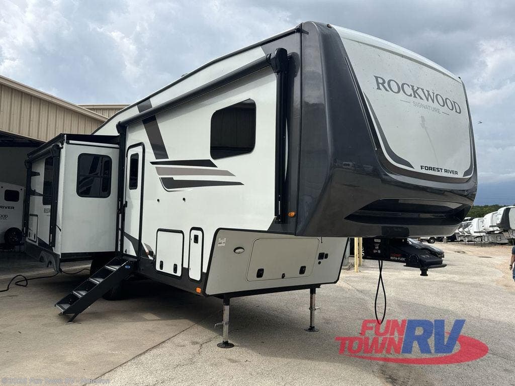 New 2026 Forest River Rockwood Signature R331RL available in Wharton, Texas
