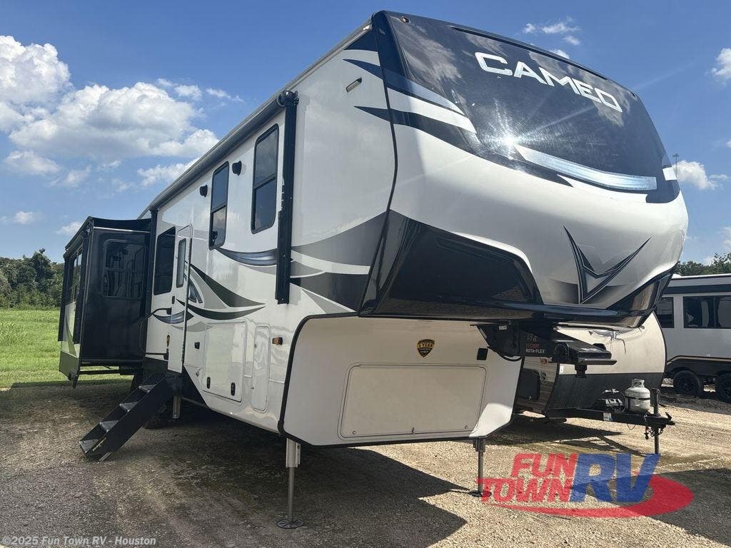 Used 2022 CrossRoads Cameo CE3921BR available in Wharton, Texas