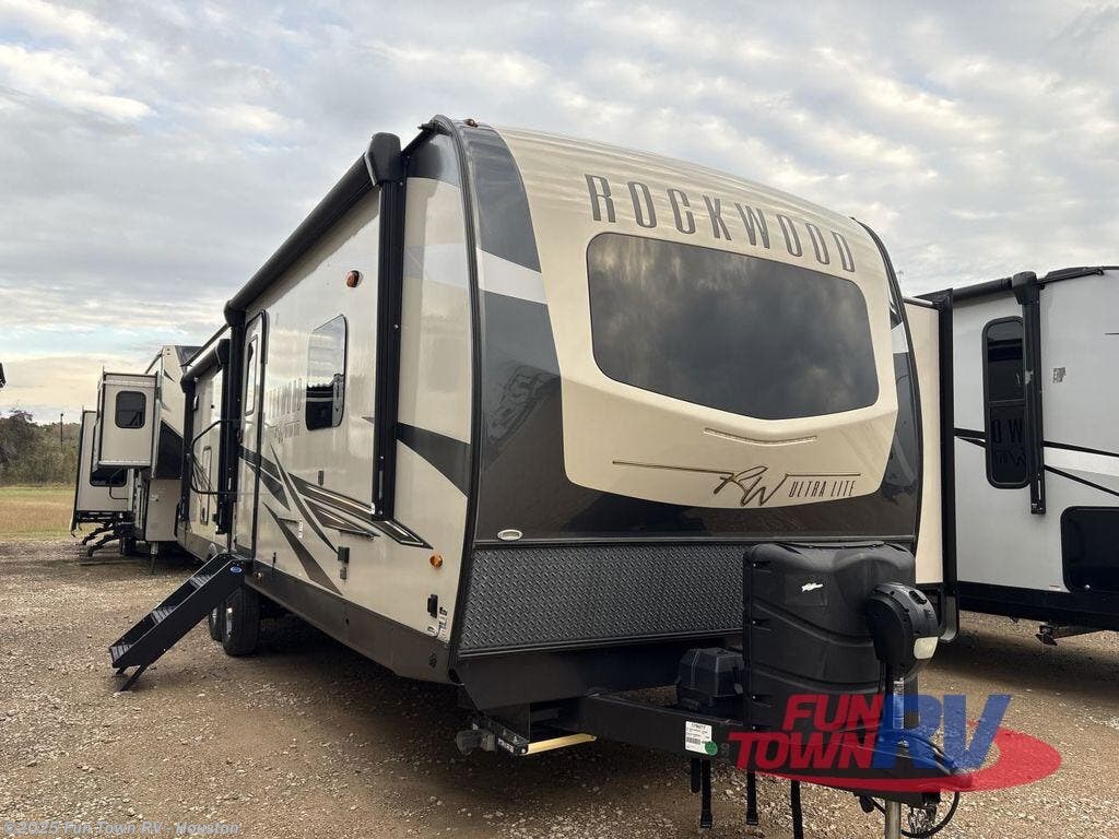 Used 2022 Forest River Rockwood Ultra Lite 2720IK available in Wharton, Texas