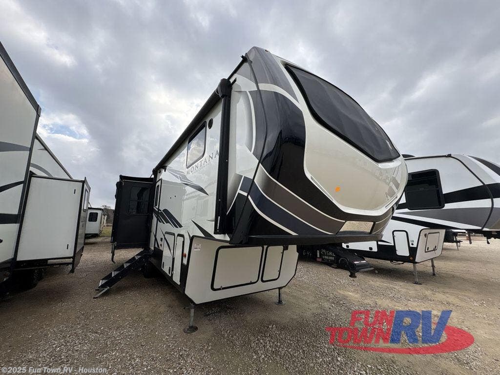 Used 2021 Keystone Montana High Country 295RL available in Wharton, Texas