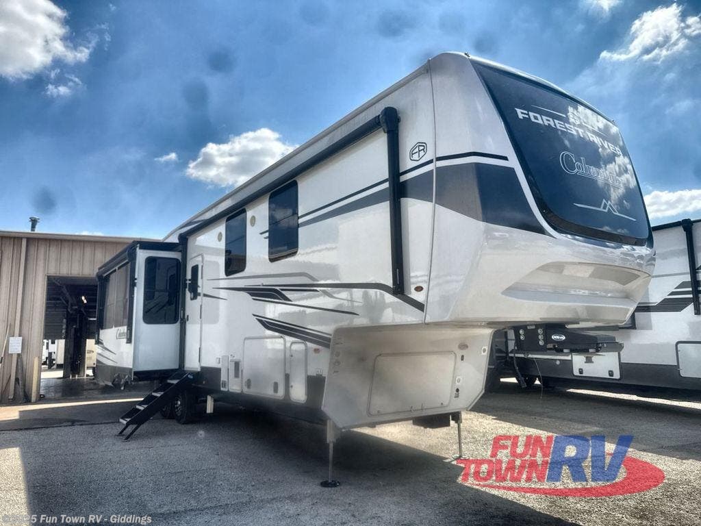 Used 2025 Palomino Columbus 384RKH available in Giddings, Texas