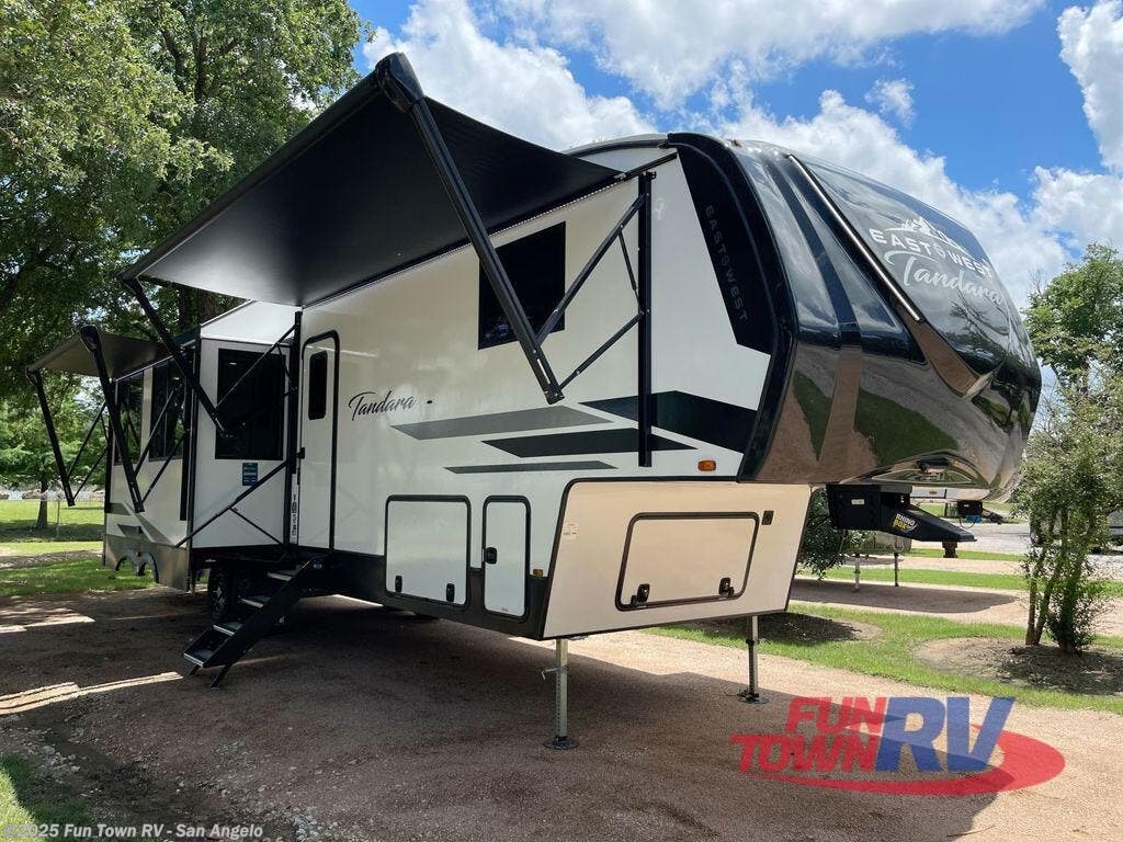 New 2024 East to West Tandara 375BH-OK available in San Angelo, Texas