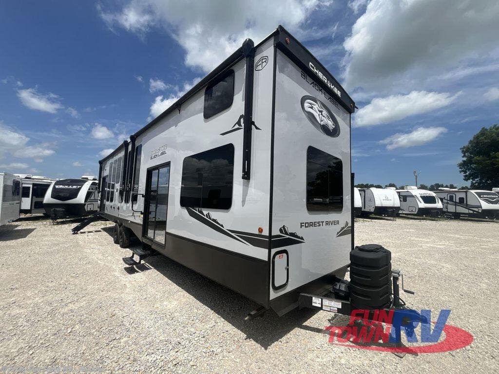 New 2025 Forest River Cherokee Timberwolf Black Label 39ALBL available in Thackerville, Oklahoma