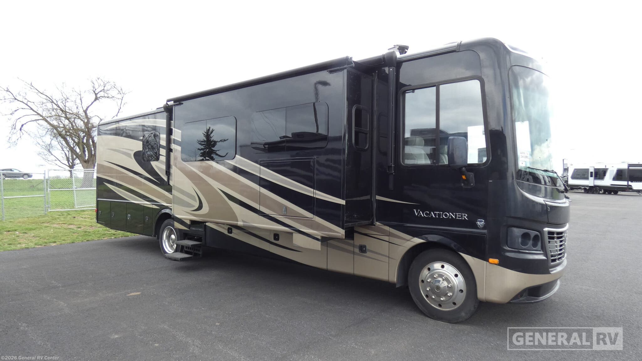 Used 2015 Holiday Rambler Vacationer 36DBT available in Clarkston, Michigan