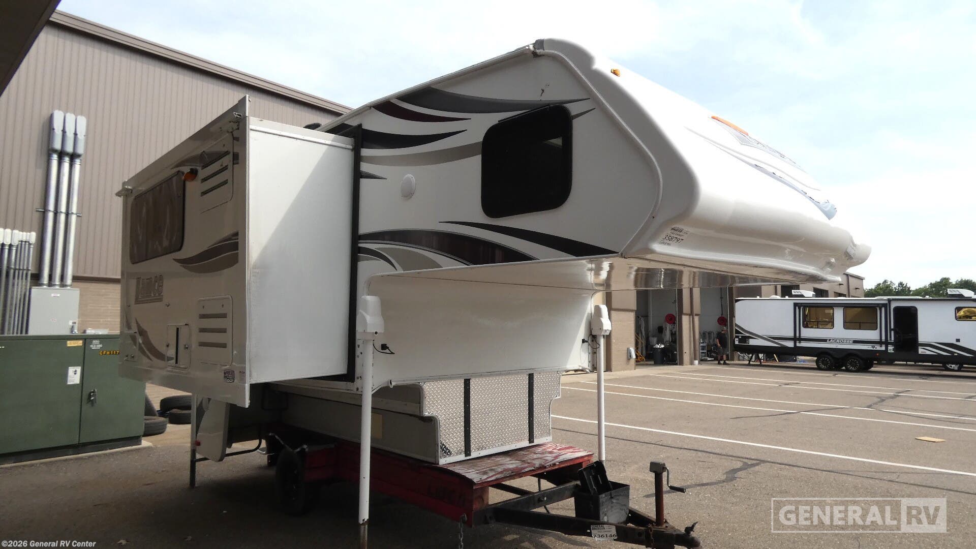 Used 2019 Lance  995 available in Clarkston, Michigan
