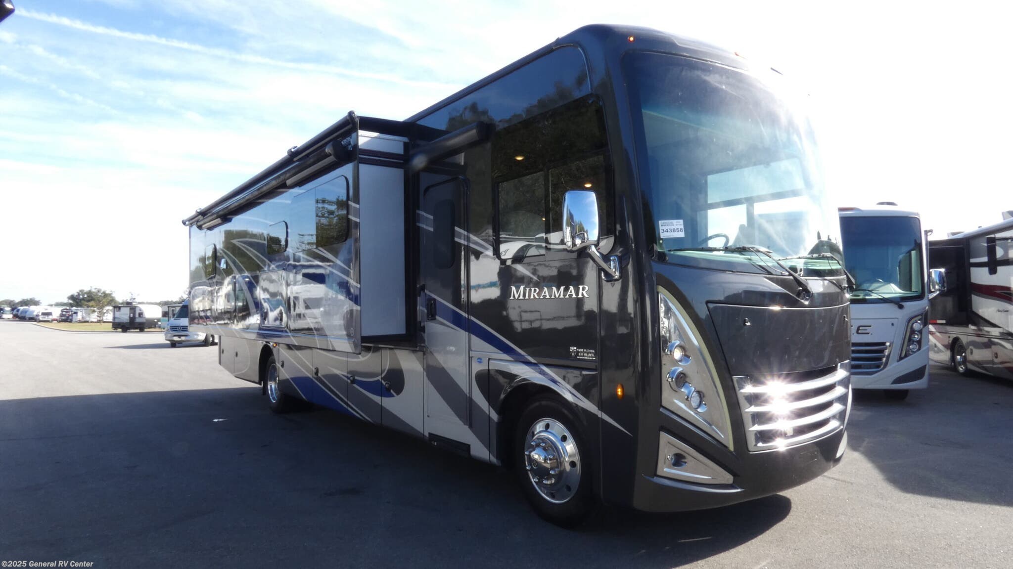 Used 2022 Thor Motor Coach Miramar 35.2-2SL available in Ocala, Florida