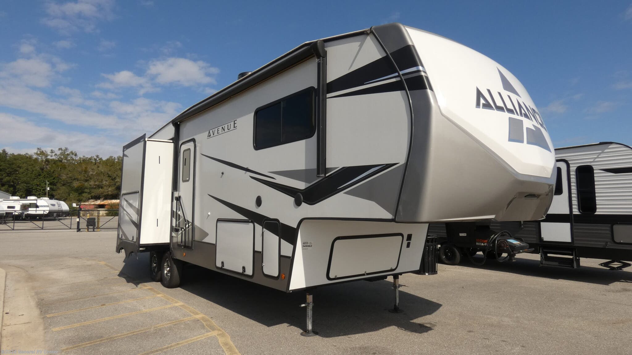 Used 2023 Alliance RV Avenue 33RKS available in Ocala, Florida