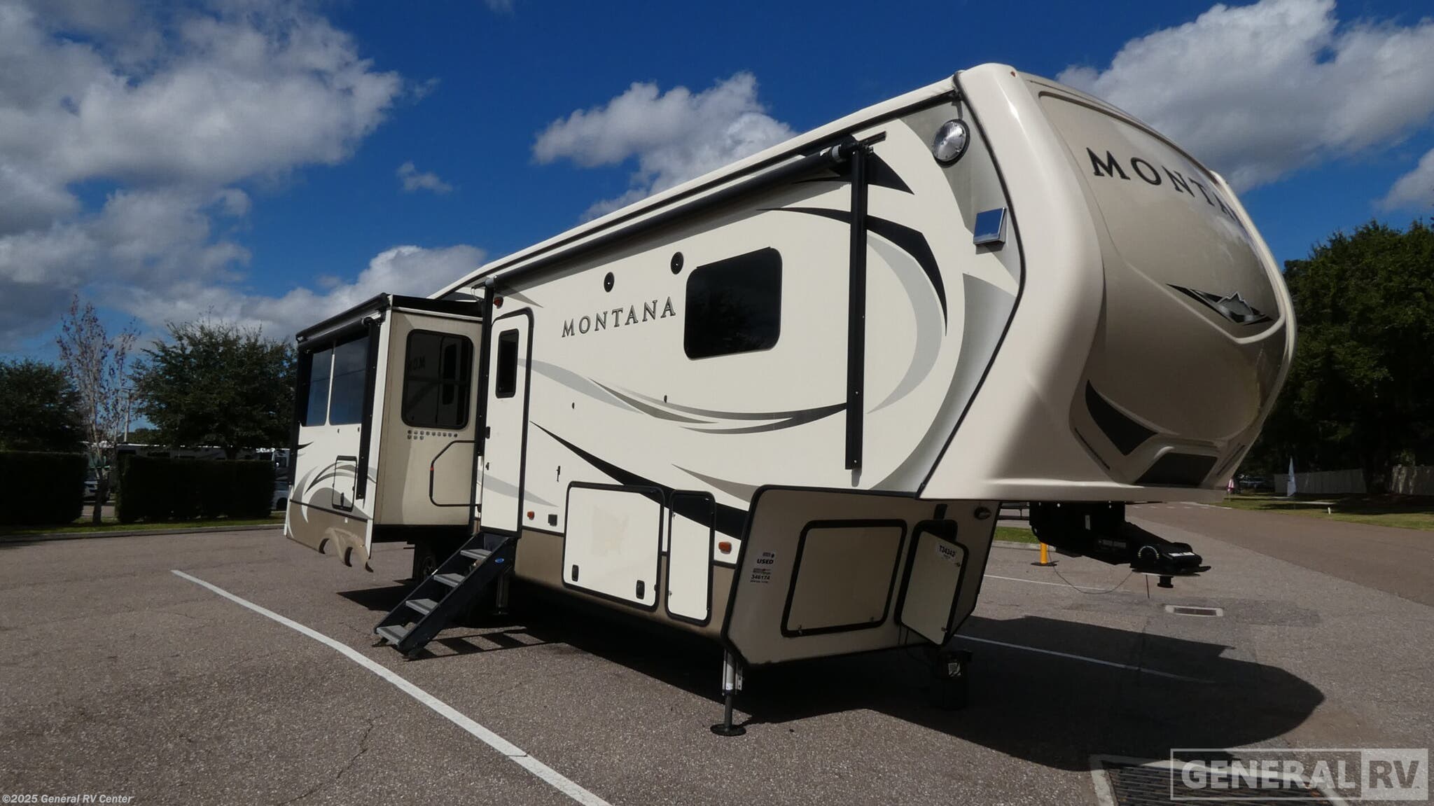 Used 2018 Keystone Montana 3121RL available in Dover, Florida