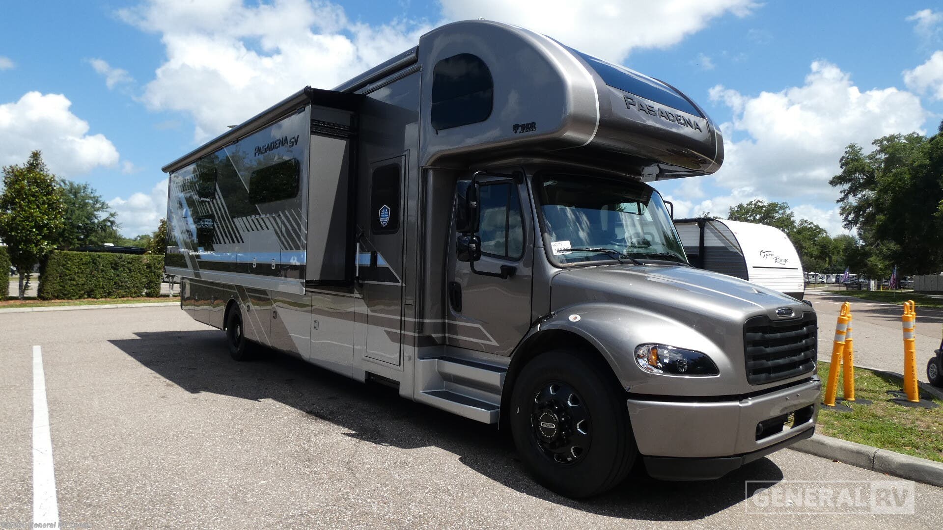 New 2026 Thor Motor Coach Pasadena SV 38XL available in Dover, Florida