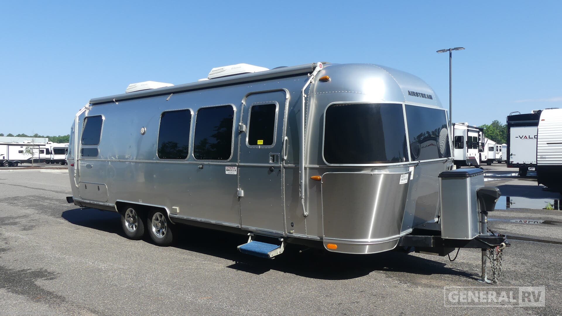 Used 2017 Airstream Flying Cloud 28TWIN available in Ashland, Virginia