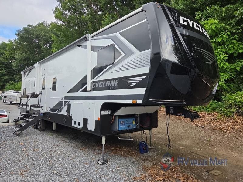 New 2026 Heartland Cyclone 3511 available in Manheim, Pennsylvania