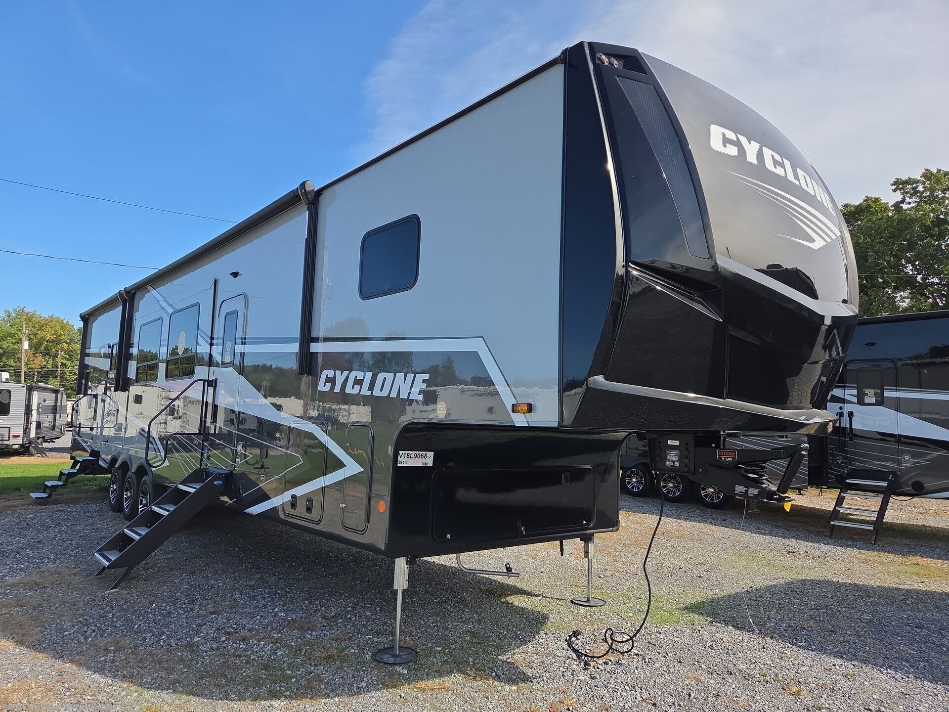 New 2027 Heartland Cyclone 3914 available in Manheim, Pennsylvania