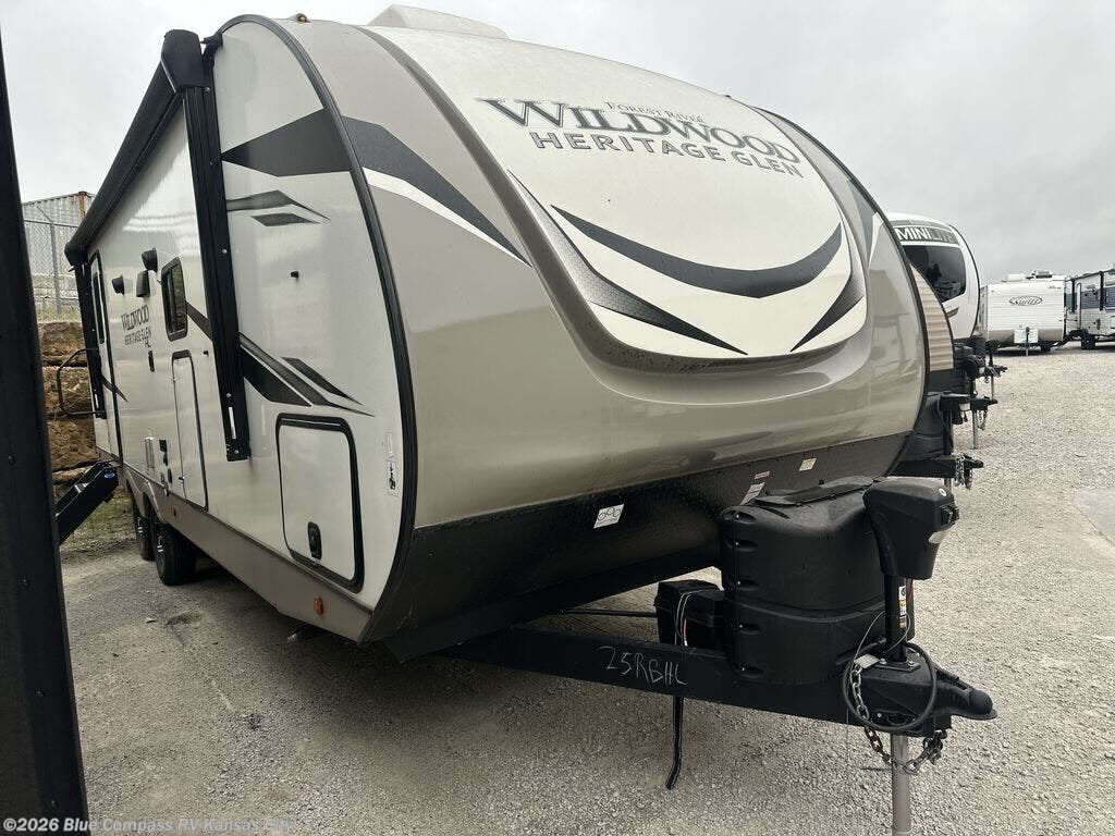 Used 2023 Forest River  HERITAGE GLEN 25rbhl available in Grain Valley, Missouri