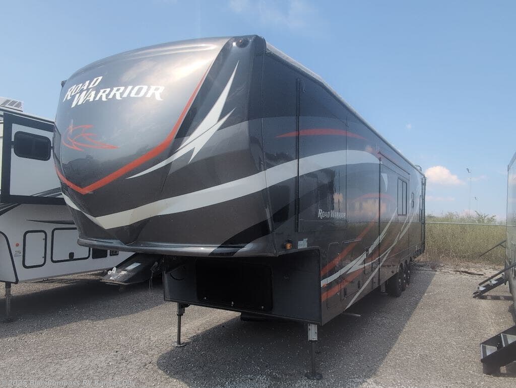 Used 2019 Heartland Road Warrior 429 available in Grain Valley, Missouri