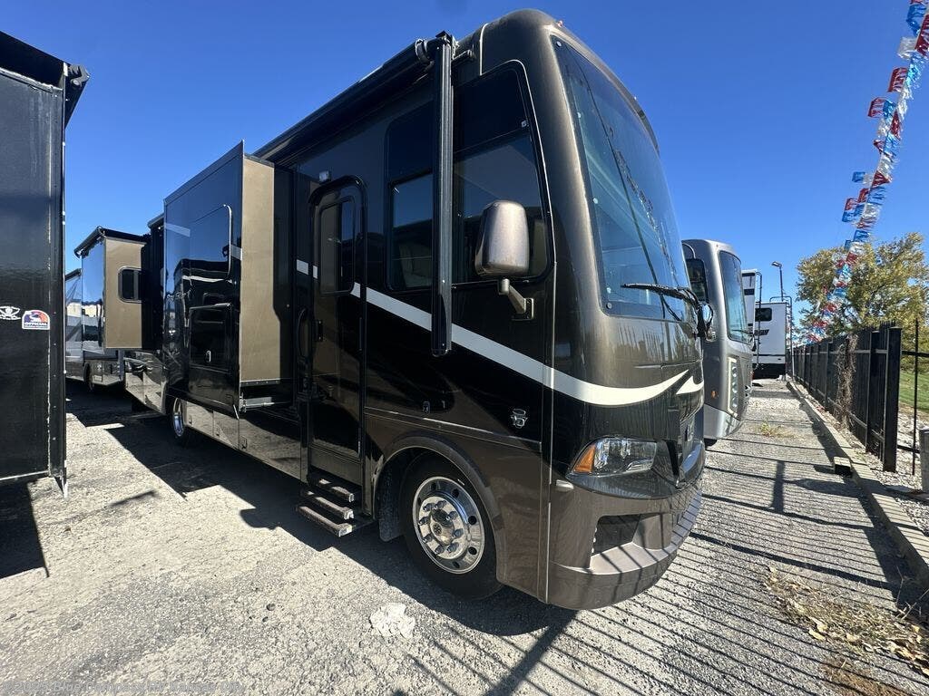 Used 2018 Newmar Bay Star 3113 available in Grain Valley, Missouri