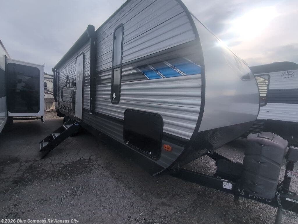 Used 2022 Forest River Salem 26DBUD available in Grain Valley, Missouri