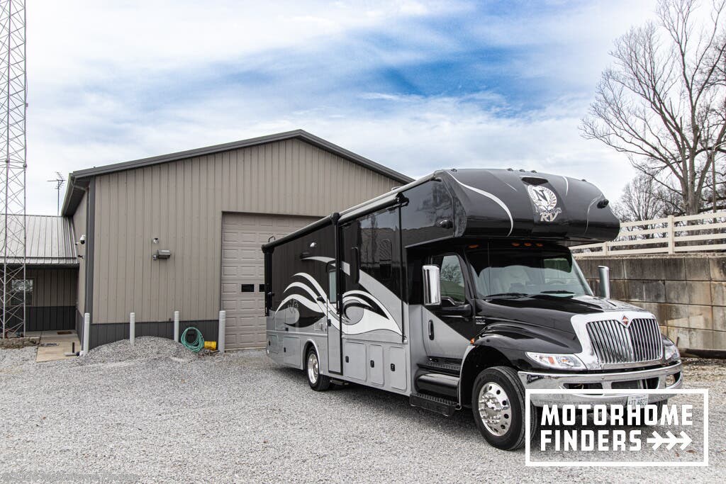 Used 2022 Nexus Wraith 33W available in Grayville, Illinois