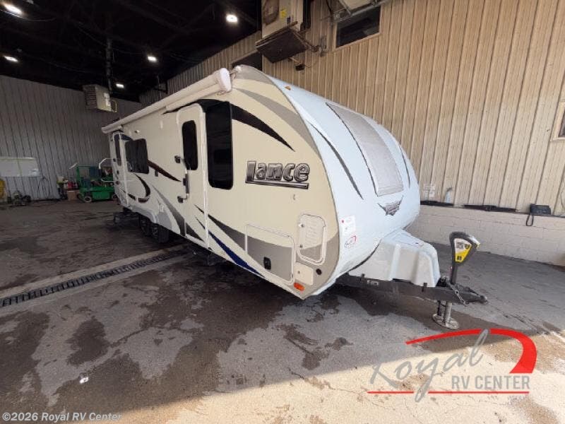 Used 2018  Lance  Lance Travel Trailers 2285 by Lance from Royal RV Center in Middlebury, IN