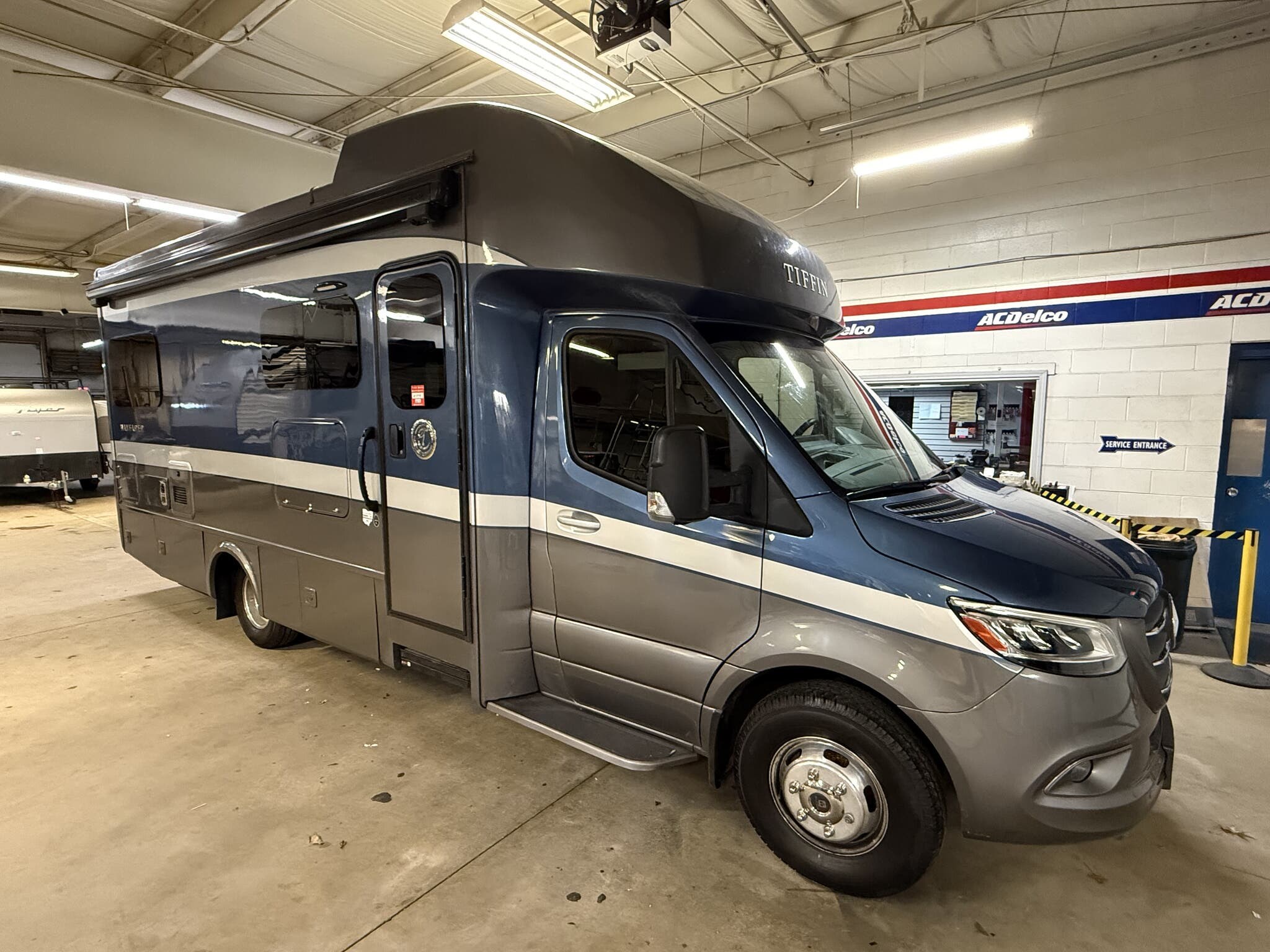 2021 Tiffin Wayfarer 2125TW