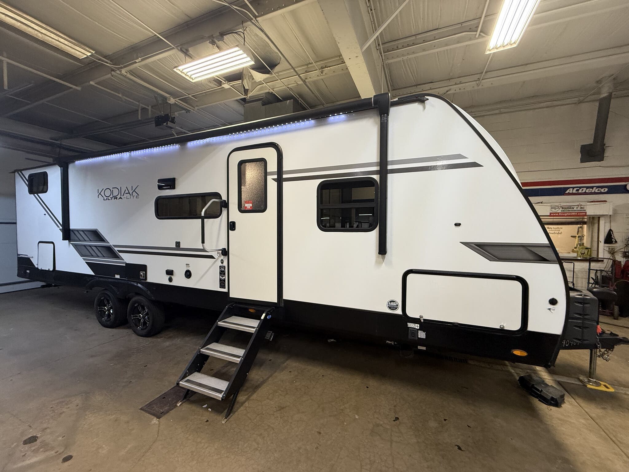 Used 2022 Dutchmen Kodiak 283BHSL available in Madison, Ohio