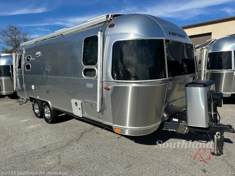 Used 2024 Airstream Globetrotter 25FB Twin available in Norcross, Georgia
