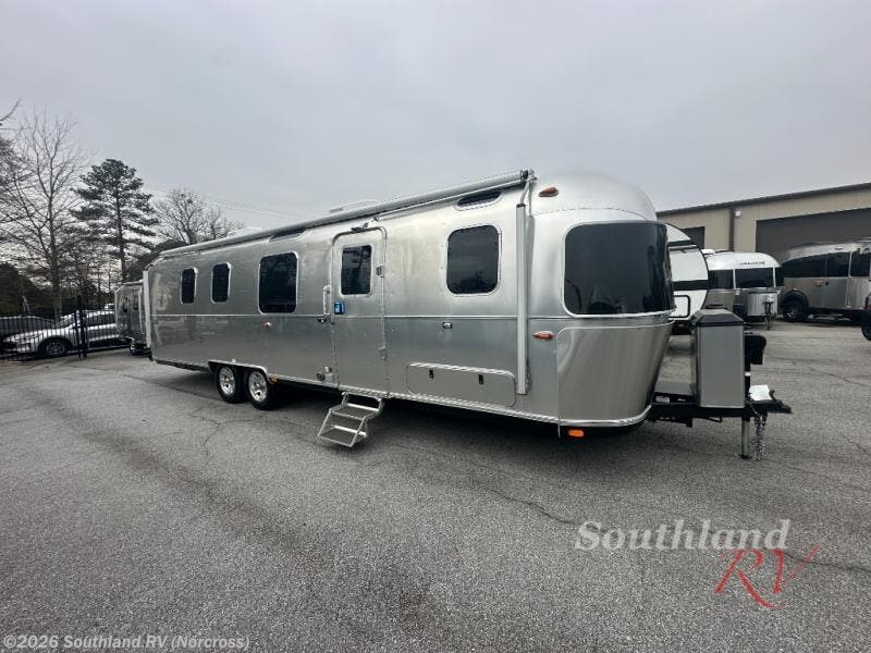 New 2026 Airstream Classic 33FB Twin available in Norcross, Georgia