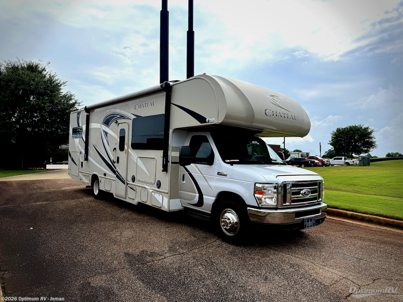 Used 2017 Thor  Chateau 31W available in Inman, South Carolina