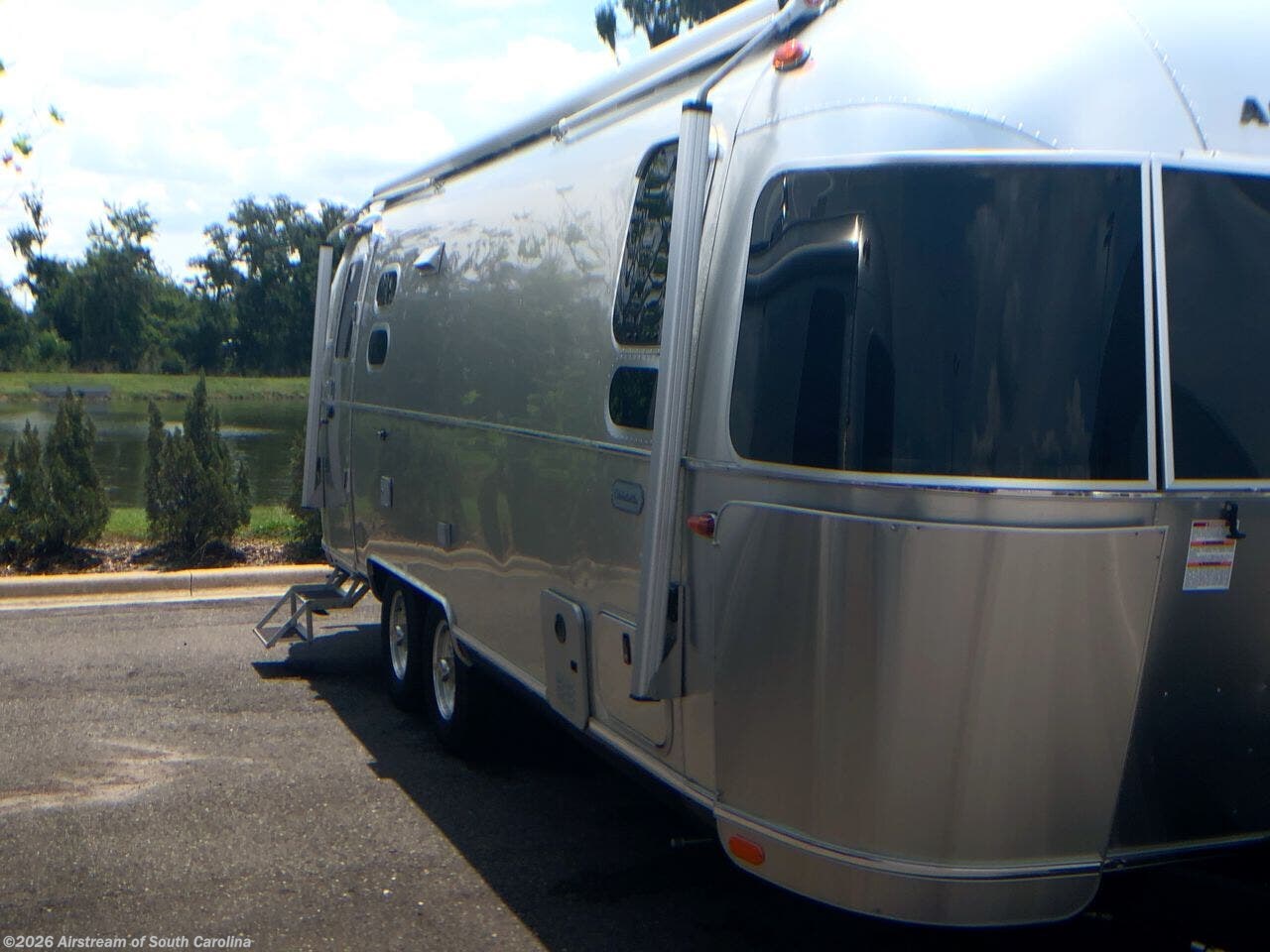 New 2027 Airstream Globetrotter 27FB available in Lexington, South Carolina