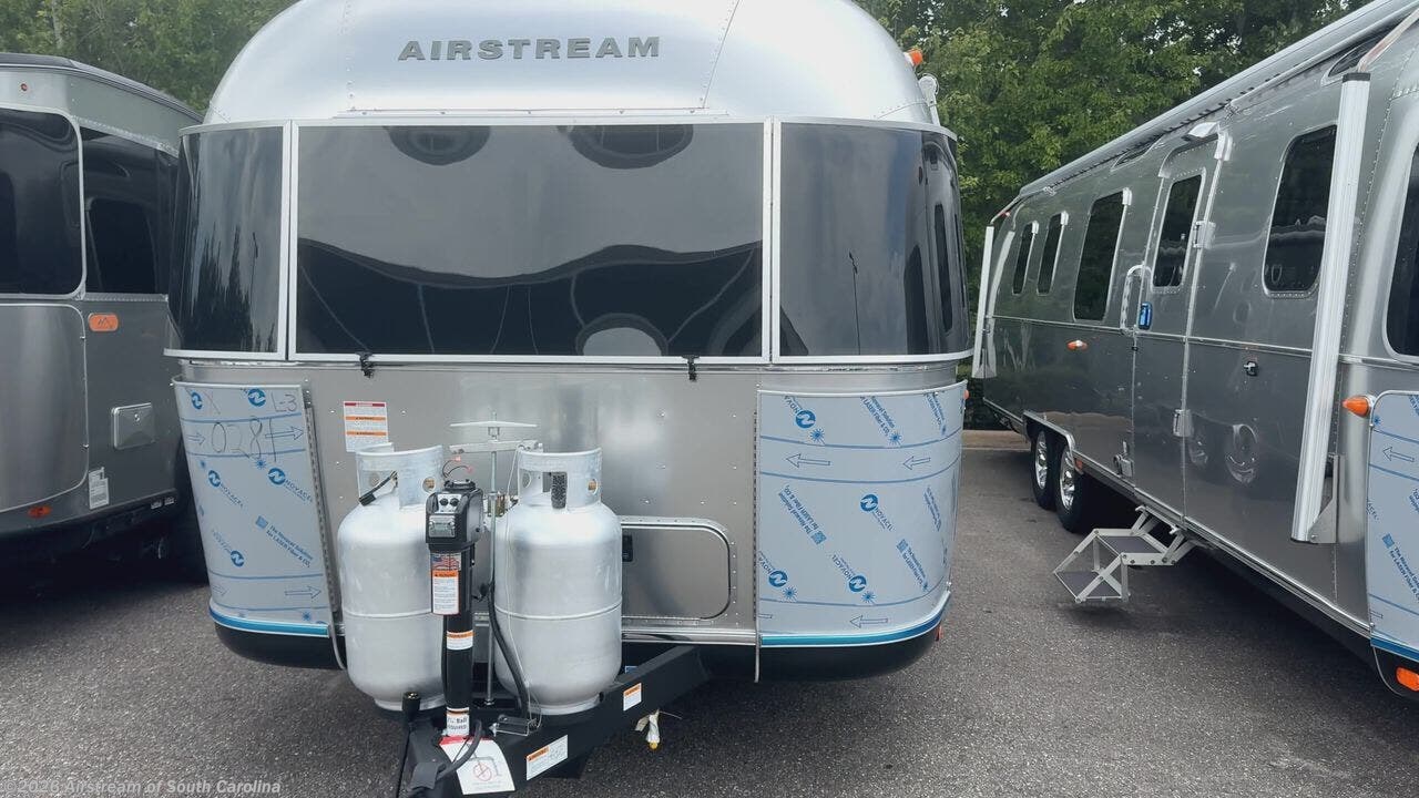 New 2027  Airstream Classic 33FB Twin by Airstream from Airstream of South Carolina in Lexington, SC