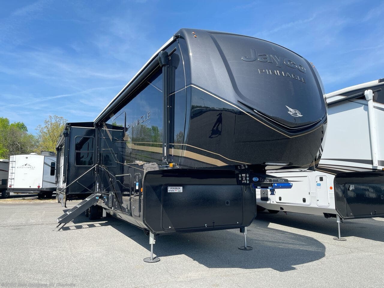 New 2026 Jayco Pinnacle 38FBRK available in Concord, North Carolina