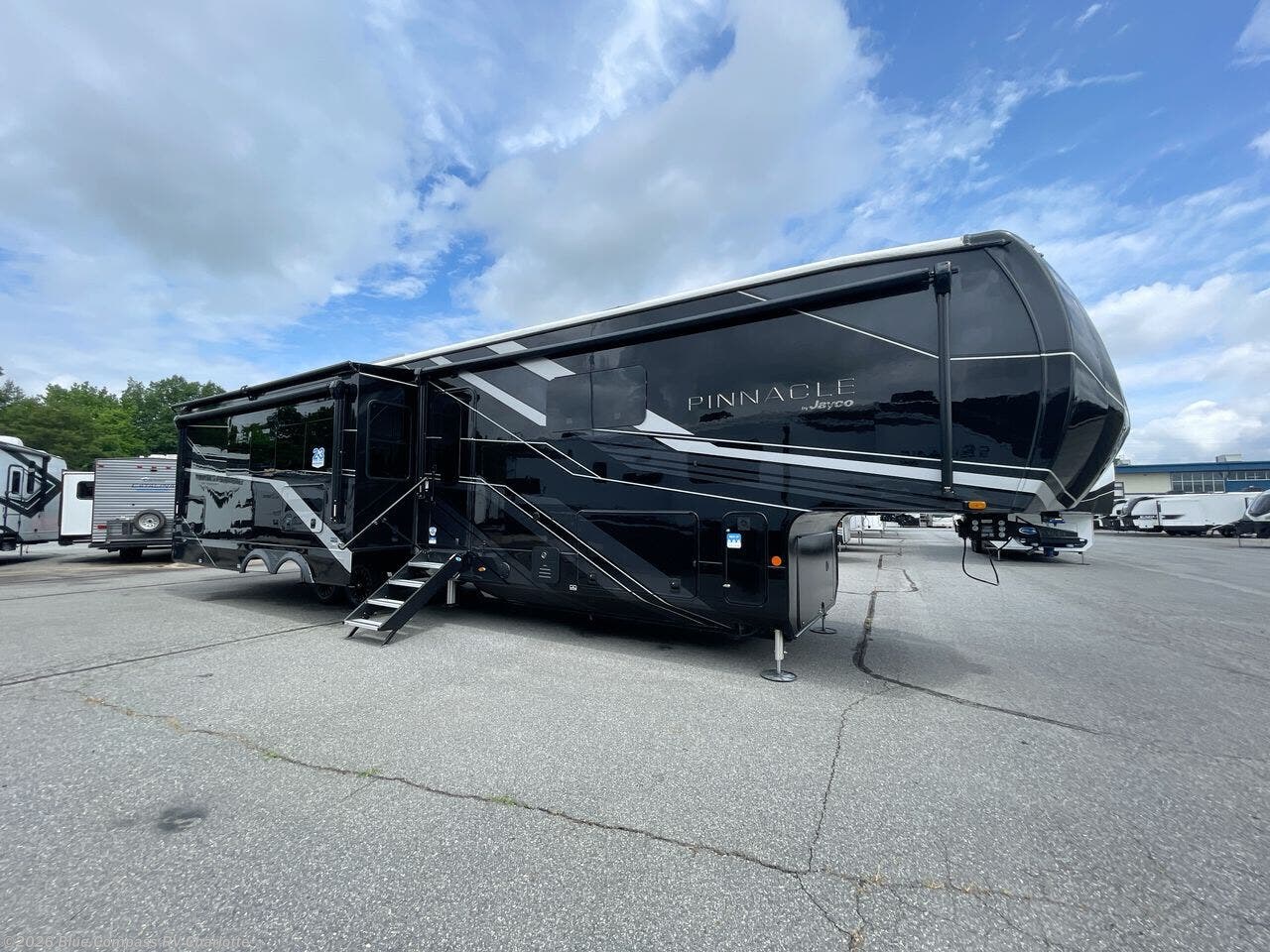 New 2026 Jayco Pinnacle 38FBRK available in Concord, North Carolina