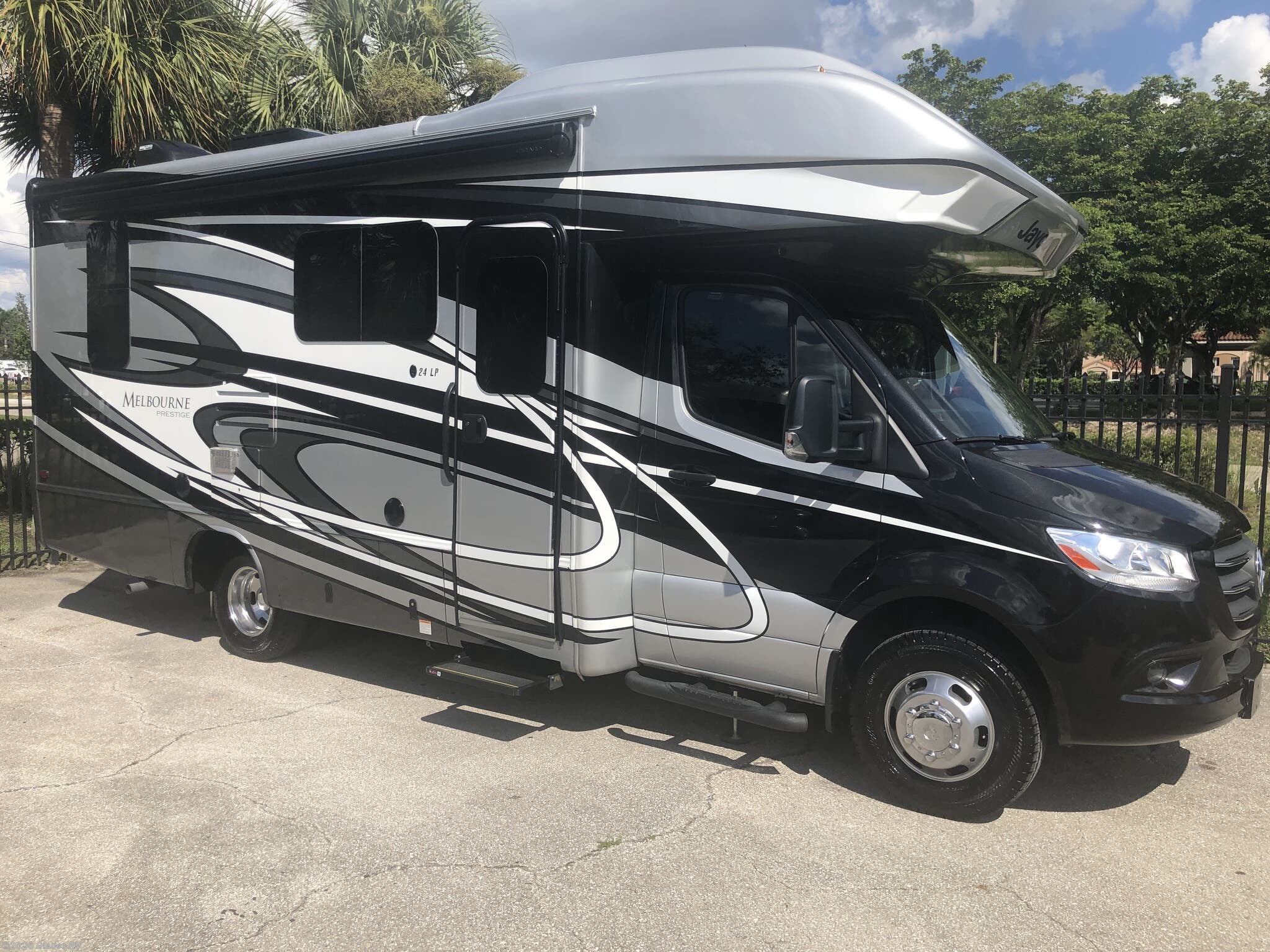 Used 2020  Jayco Melbourne Prestige 24LP by Jayco from Glades RV in Fort Myers, FL
