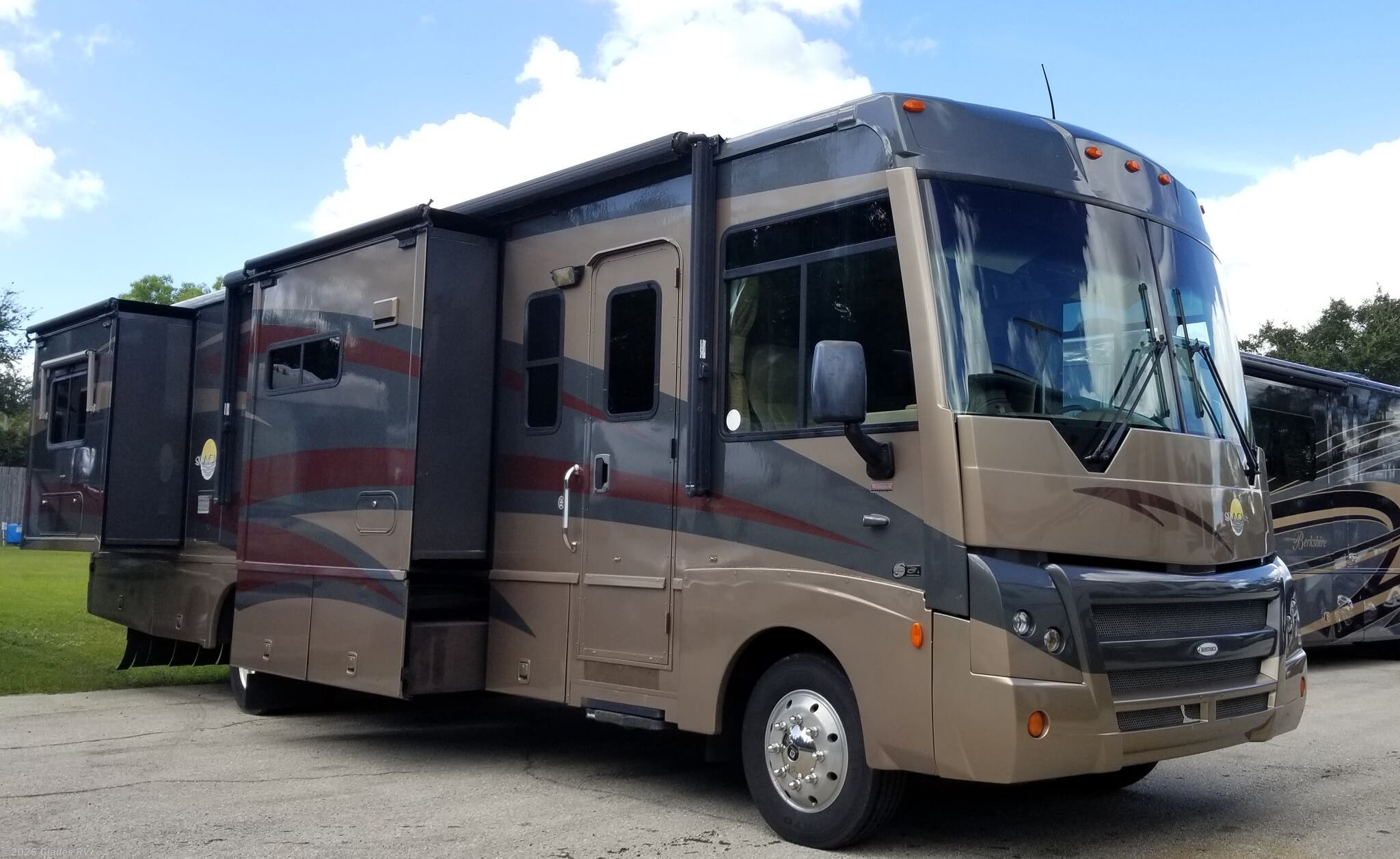 Used 2008 Itasca Sunova 34M available in Fort Myers, Florida