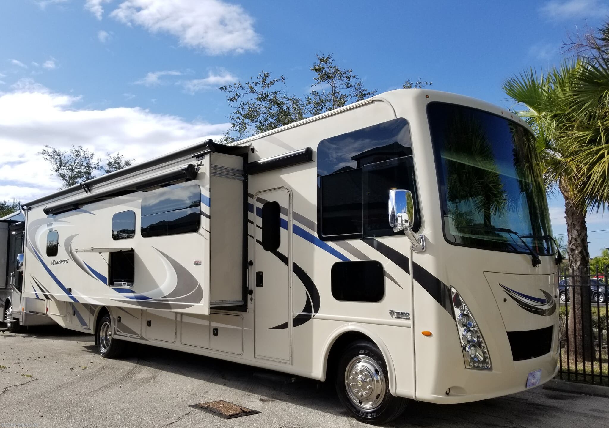 Used 2019  Thor Motor Coach Windsport 34R by Thor Motor Coach from Glades RV in Fort Myers, FL
