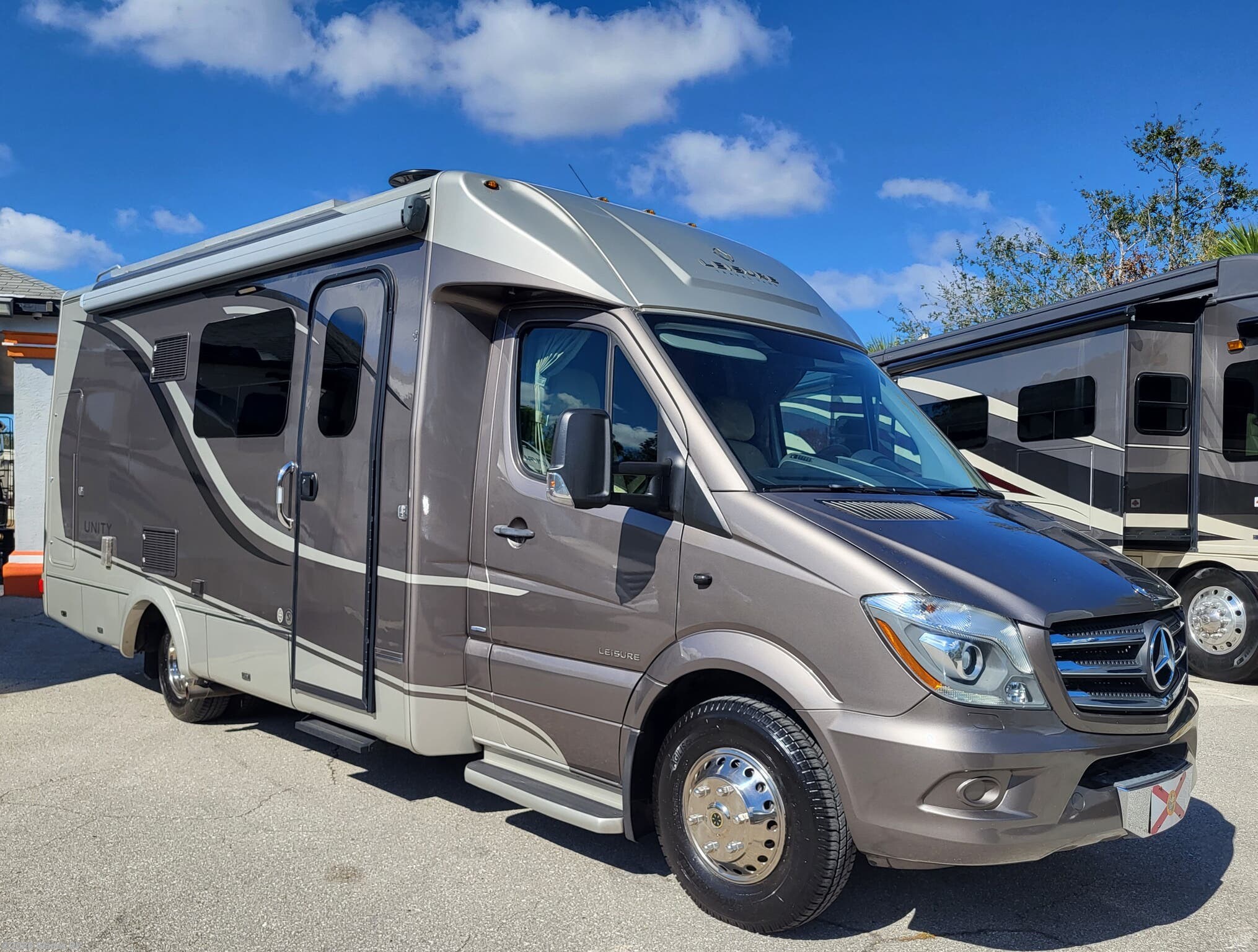 Used 2015  Leisure Travel Unity U24 MB by Leisure Travel from Glades RV in Fort Myers, FL