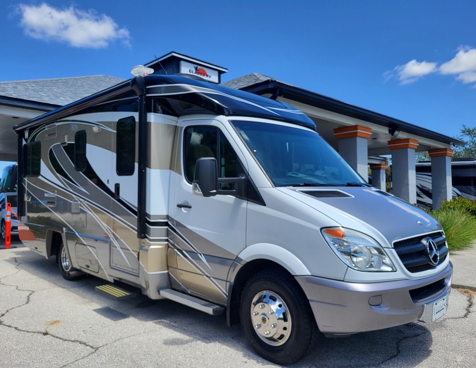 Used 2012  Winnebago View 24G by Winnebago from Glades RV in Fort Myers, FL