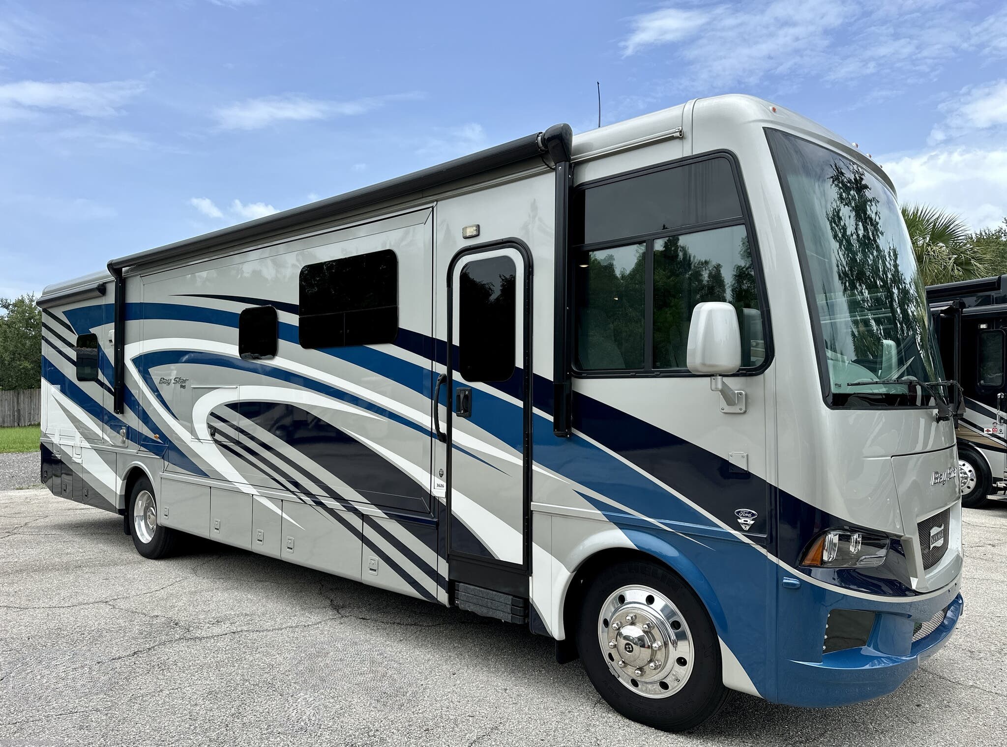 Used 2022  Newmar Bay Star 3626 by Newmar from Glades RV in Fort Myers, FL