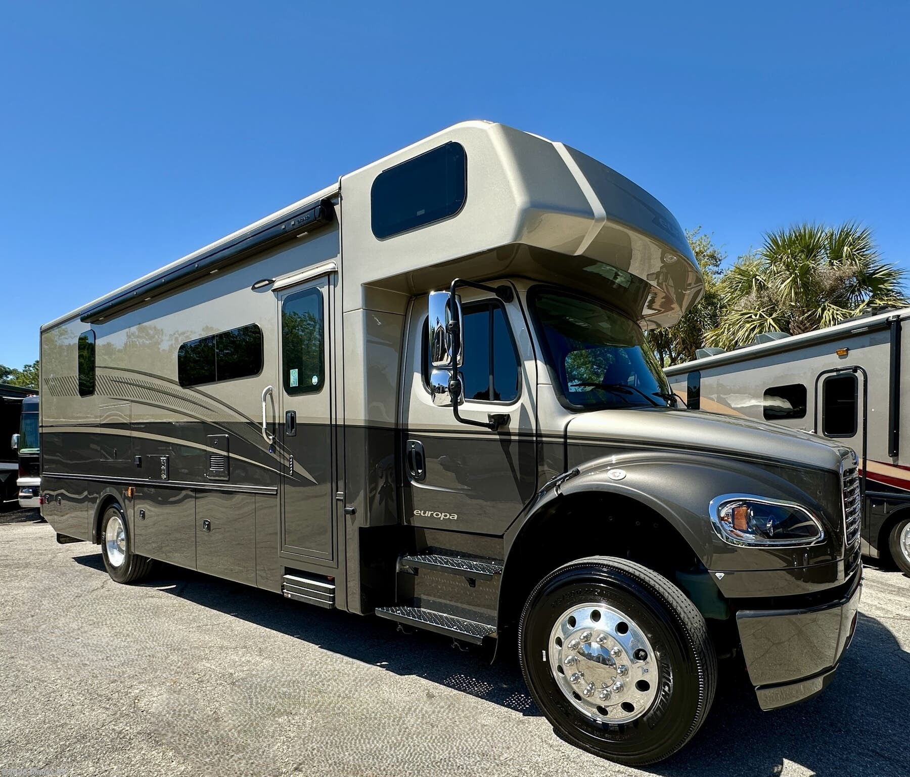Used 2022  Dynamax Corp Europa 31SS by Dynamax Corp from Glades RV in Fort Myers, FL