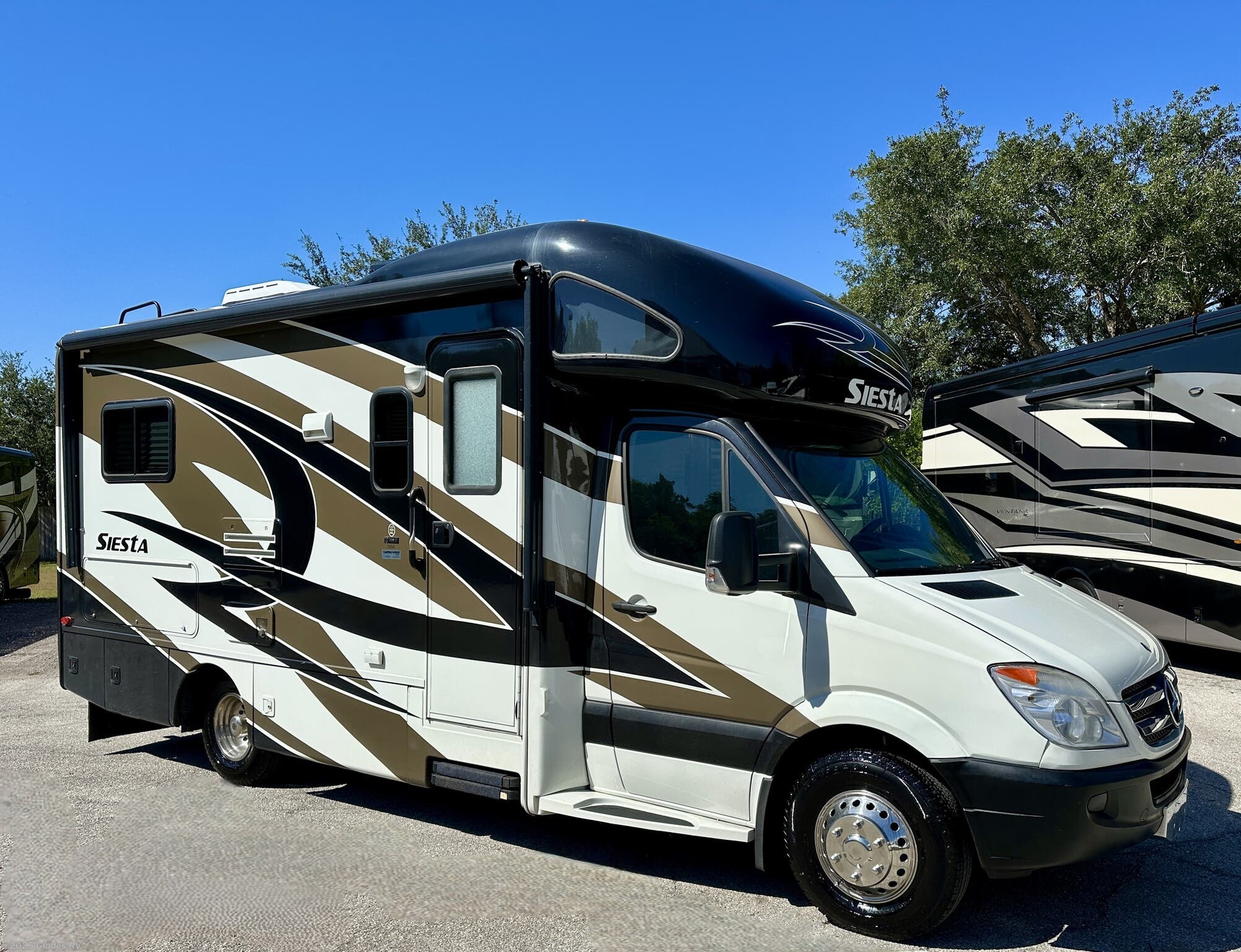 Used 2014 Thor Motor Coach Siesta 24SA available in Fort Myers, Florida