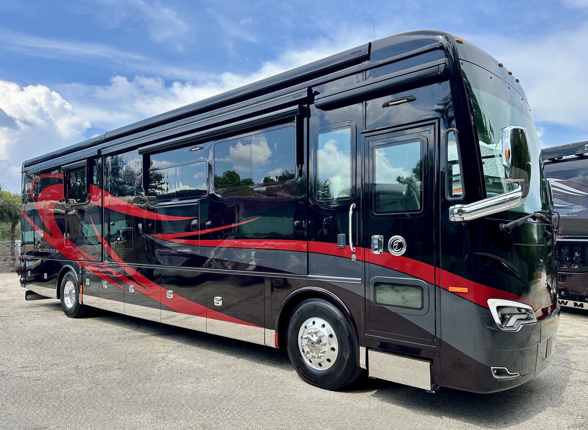 Used 2021  Tiffin Allegro Bus 40 IP by Tiffin from Glades RV in Fort Myers, FL
